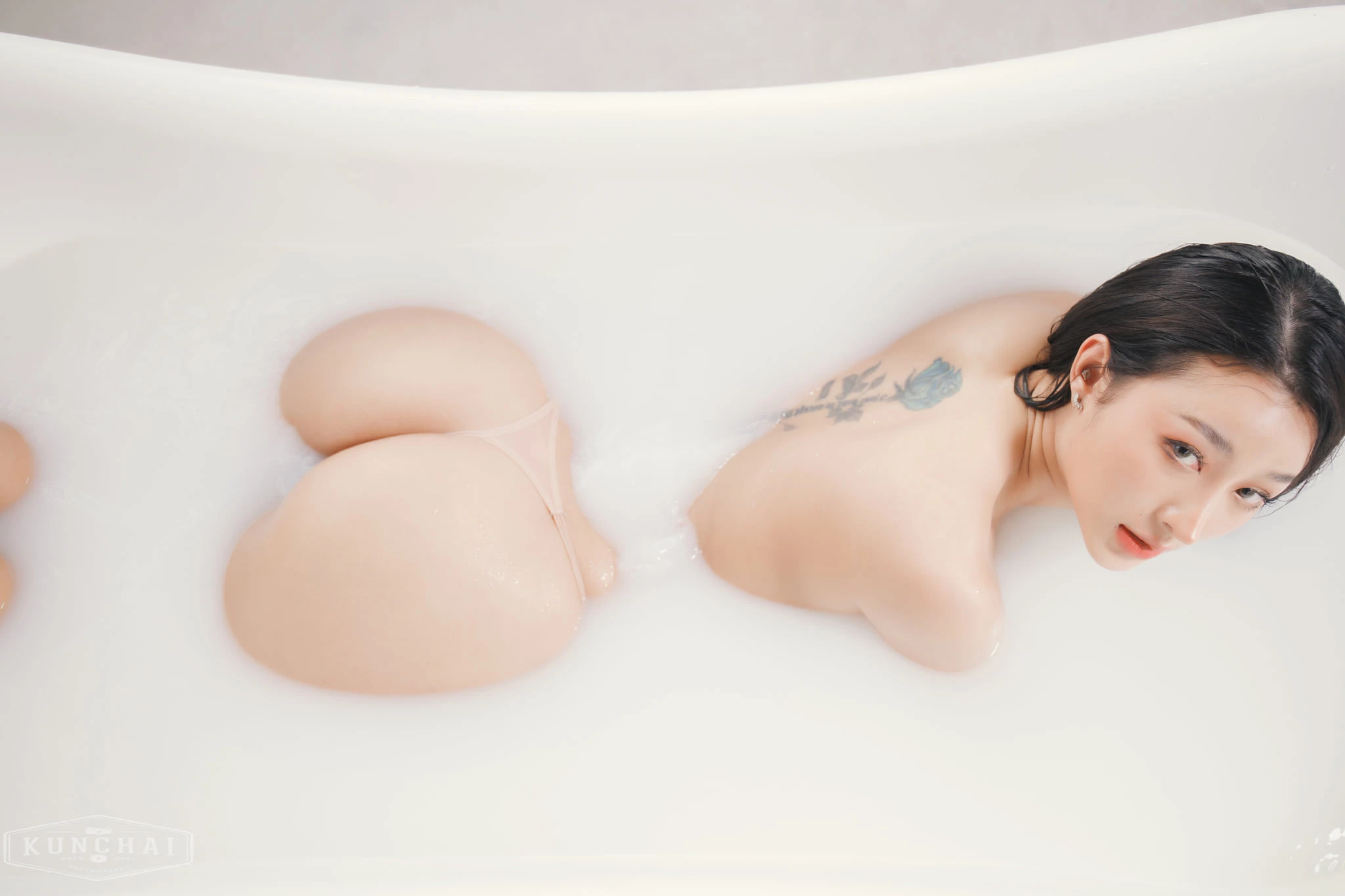 นางแบบ สาวสวย หุ่นสุดแซ่บ น้ำทิพย์ สาวสวยจาก Playboy ถ่ายแบบในคอนเซ็ปต์ แช่น้ำนม นอกจากนี้ยังมีผลงานถ่ายแบบออกมามากมาย