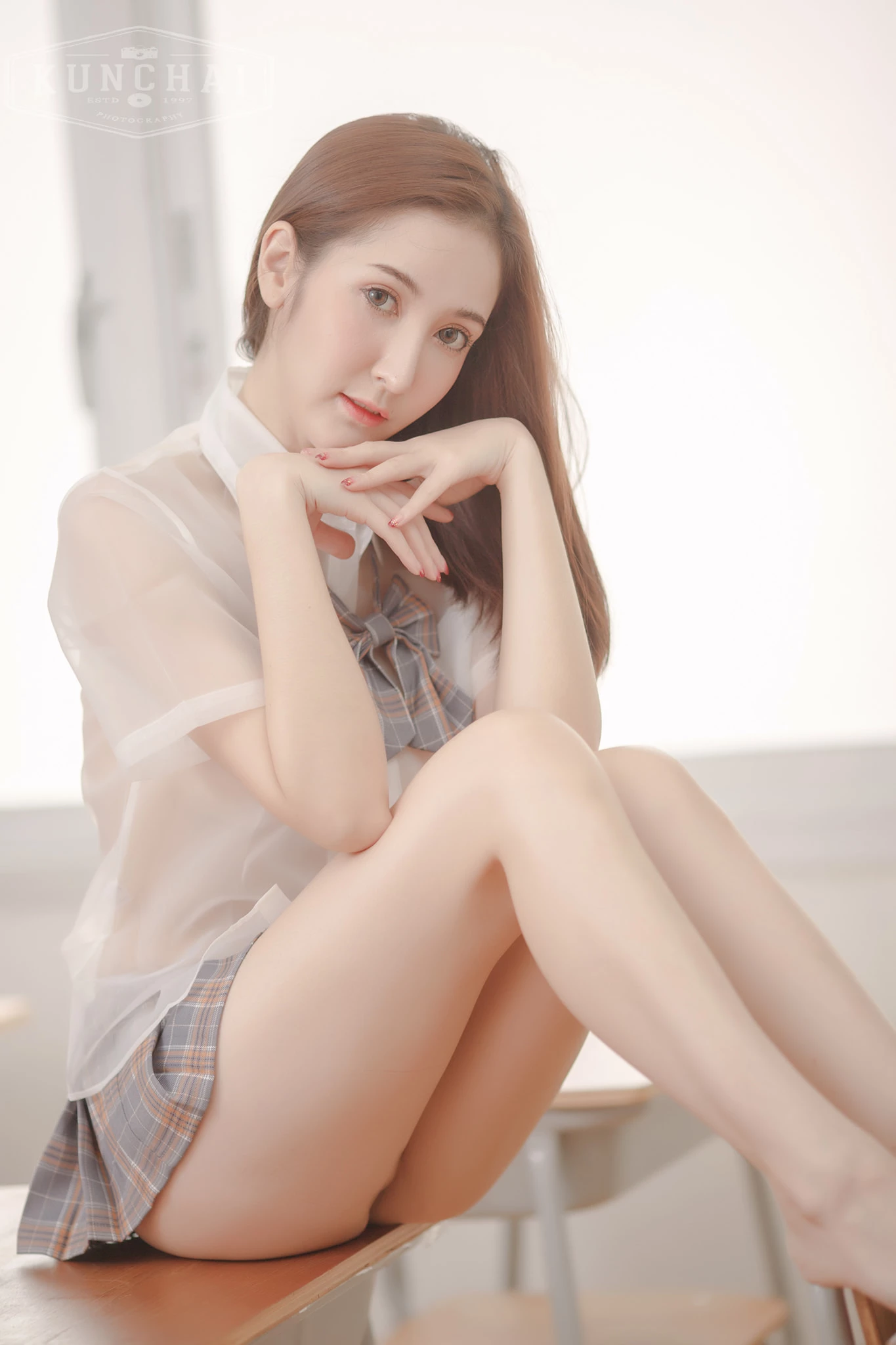 นางแบบ สาวสวย พริตตี้ หุ่นสุดเซ็กซี่ "น้องมายด์" มีชื่อจริงว่า "​เมธิตา ฤทธิ์ศรีบุญ​" ​​มาในชุดนักเรียนบางแสนบาง