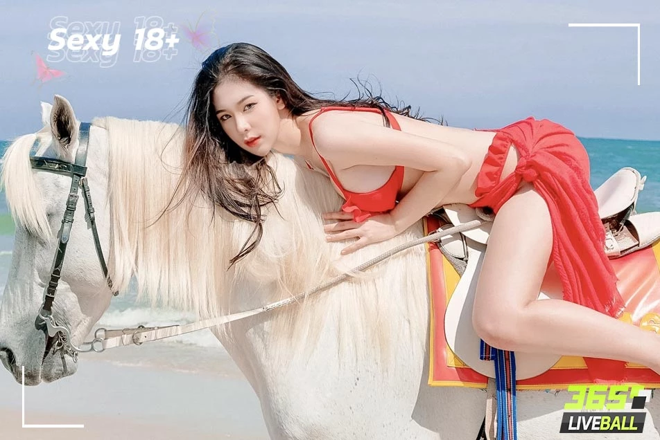 น้องแบม มาอวดความเซ็กซี่ด้วยชุดแดงฉาดทำเอาทะเลระอุกันเลยทีเดียว