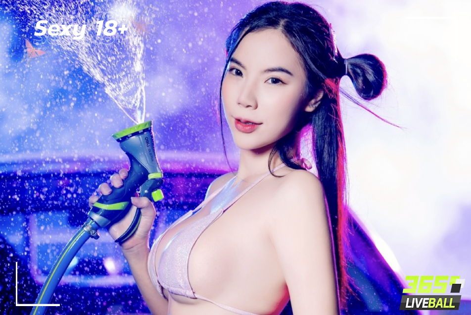 น้องมายด์ นางแบบสุดแซ่บที่จะมาฉีดความเซ็กซี่ใส่เอฟซีให้ฉ่ำๆ